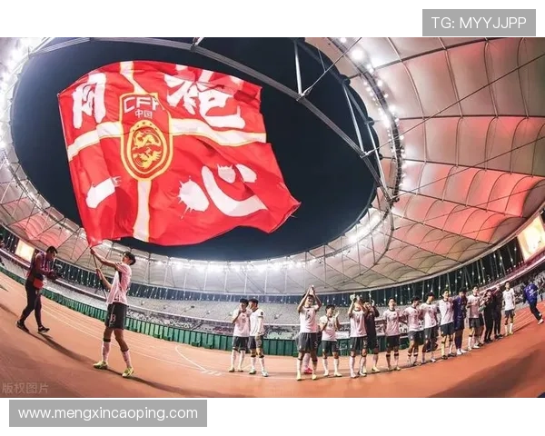 中国男足逆转击败劲旅展现顽强斗志年轻球员闪耀赛场点燃球迷激情