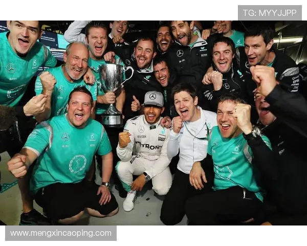 布拉迪斯拉发站- 汉密尔顿赢得比赛夺首胜